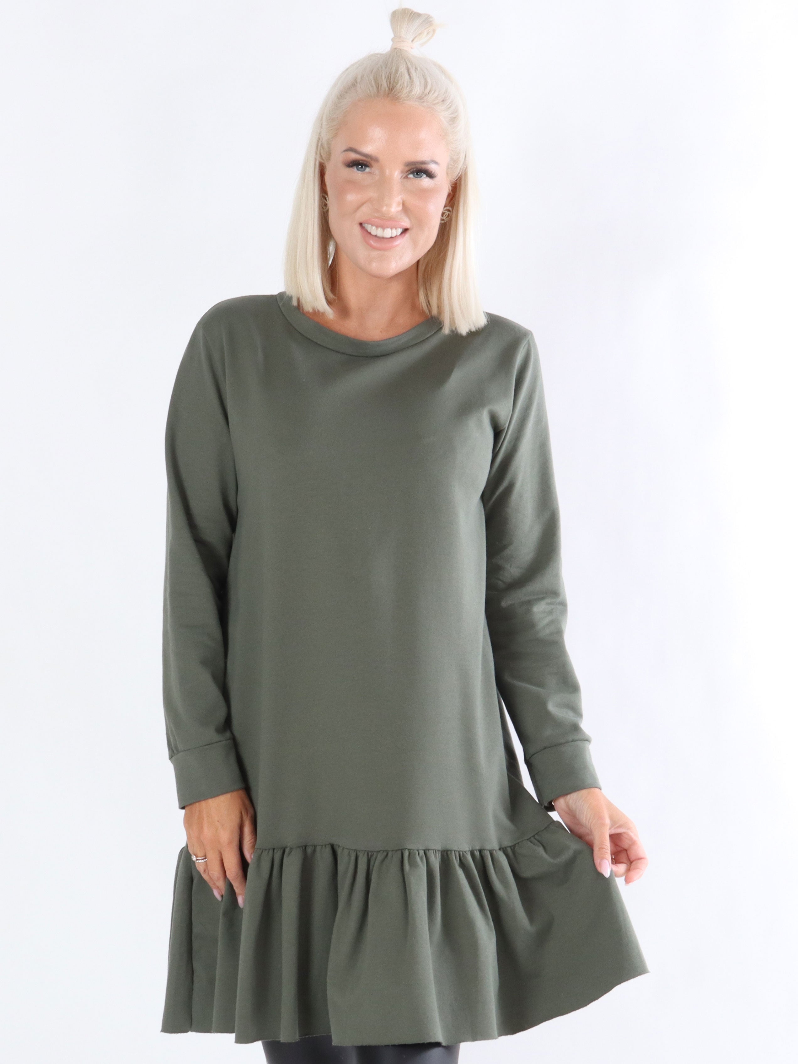 My - Armégrön joggingklänning med volangkant